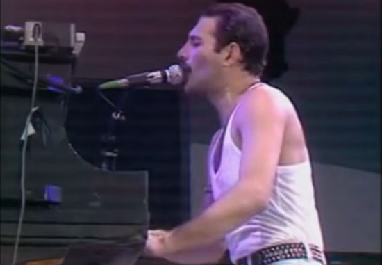 Rock Video  Queen – We Will Rock You and We Are The Champion (Live)