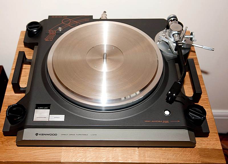 Kenwood L-07D Turntable 1