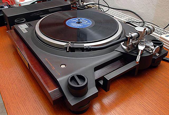 Kenwood L-07D Turntable 6